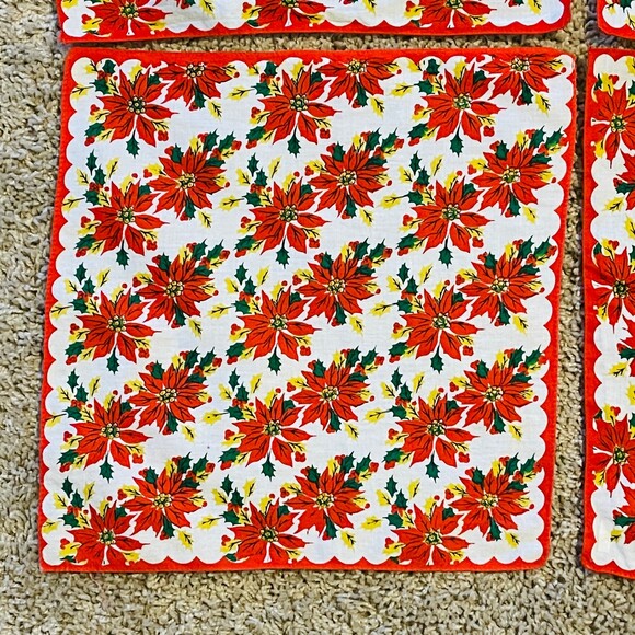 Set of 4 Vintage Poinsettia Holiday Christmas Cotton Napkins 60s - Picture 2 of 6